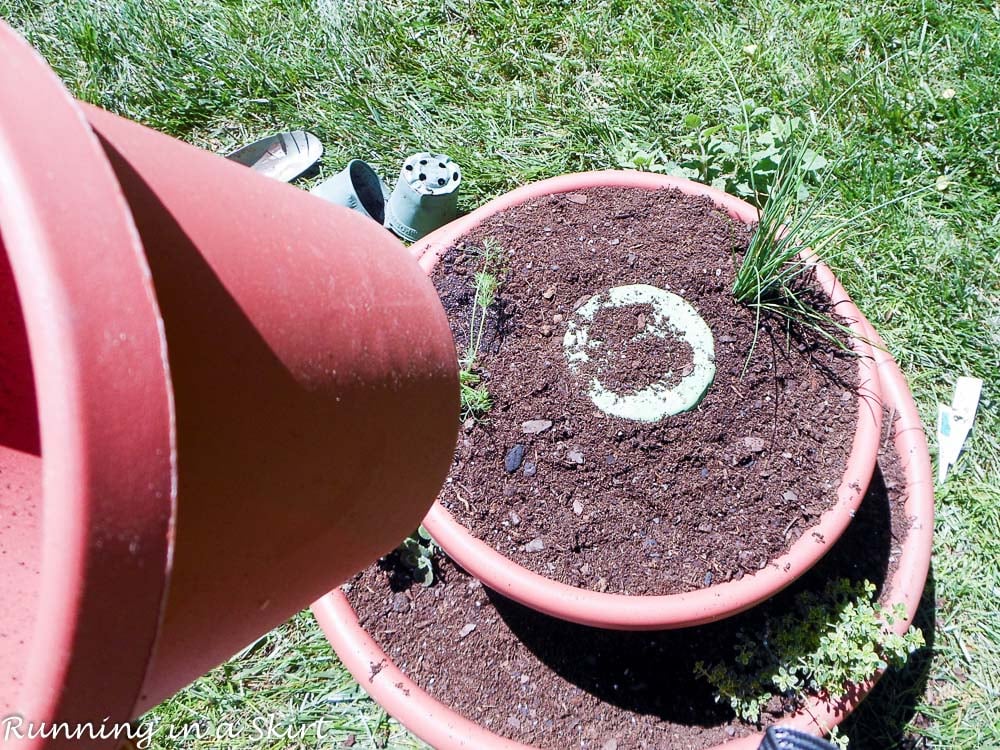 How to put on the final pot in the herb tower.