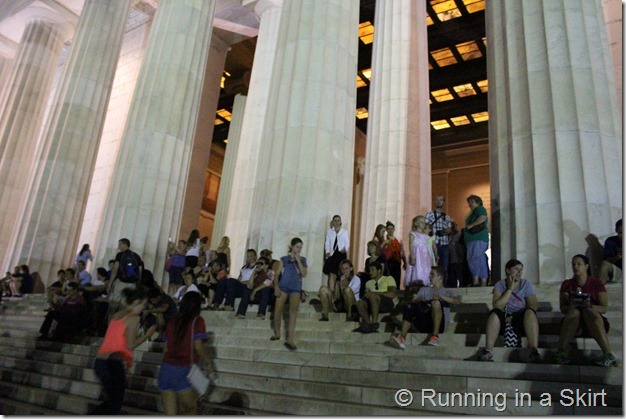 Lincoln_Memorial_Night_crowd