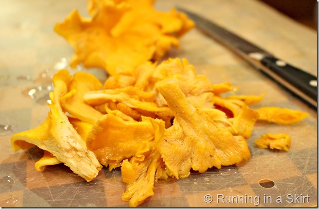 mushroom_hunting_chanterelles_cooking