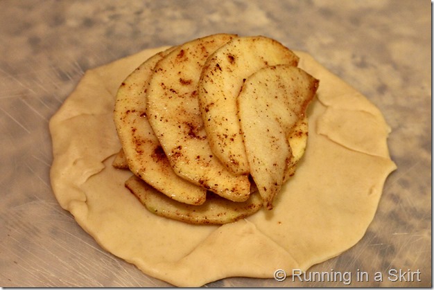 rustic_apple_tart-dough-apples