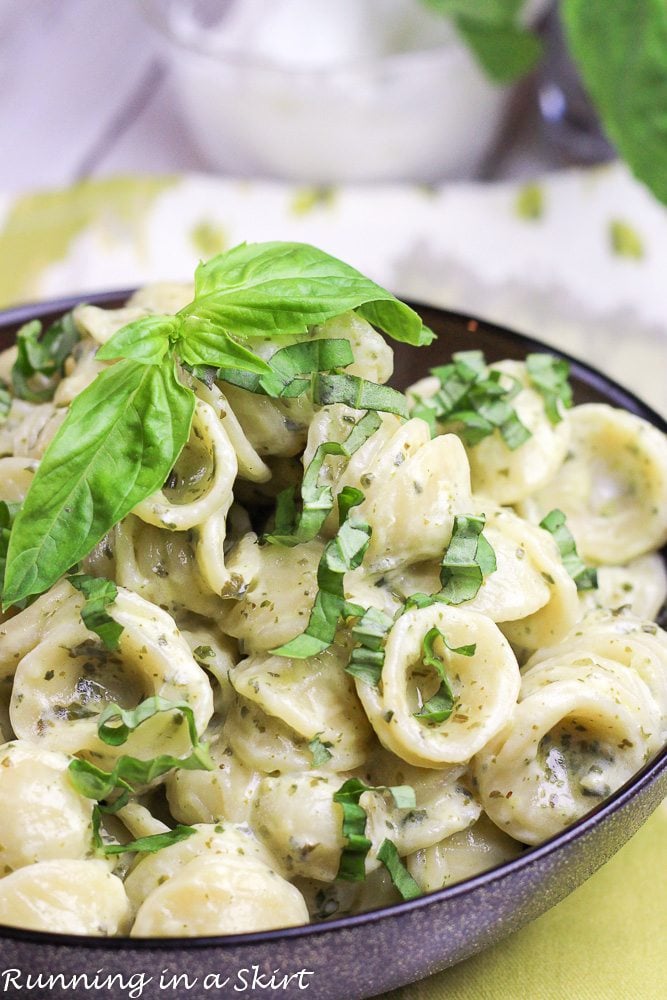 Healthy Pesto Pasta in a black bowl.