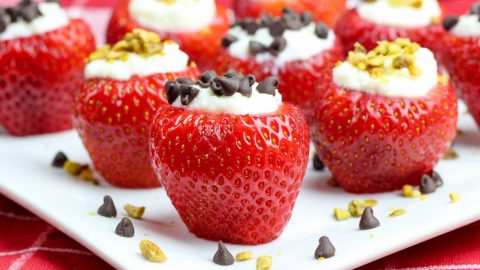 healthy cannoli stuffed strawberries