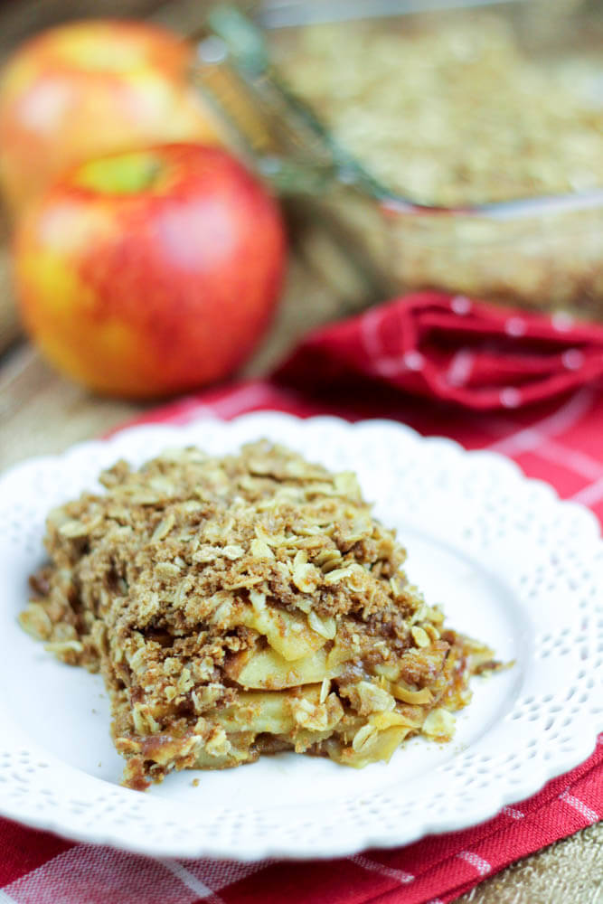 Healthy Apple Crisp - clean swaps to make this yummy treat guilt free! / Running in a Skirt