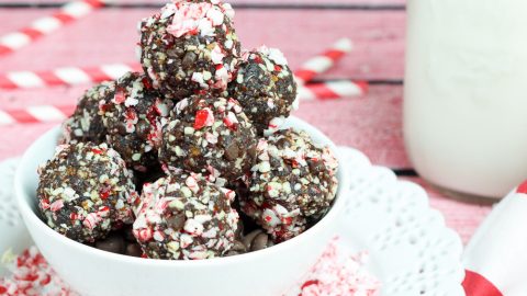 Peppermint Fudge No Bake Energy Bites Recipe - healthy festive bites of chocolate fun!/ Running in a Skirt