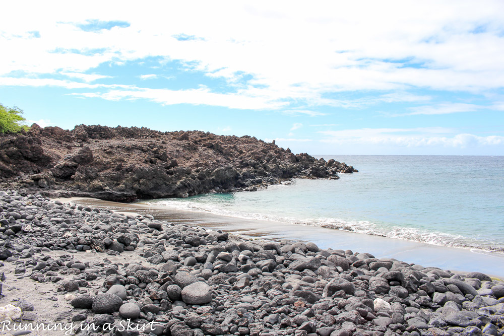 Best Maui Hikes - past La Perouse Bay hike to black, white and green sand beach called Keawanaku./ Running in a Skirt