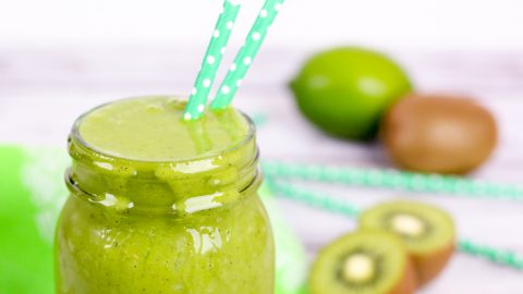 Honey Dew Kiwi Smoothie recipe. Vegan, Vegetarian, Creamy, Healthy and delicious!/ Running in a Skirt