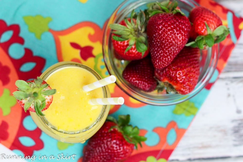 Healthy Strawberry and Mango Smoothie Recipe - healthy and vegan/ Running in a Skirt