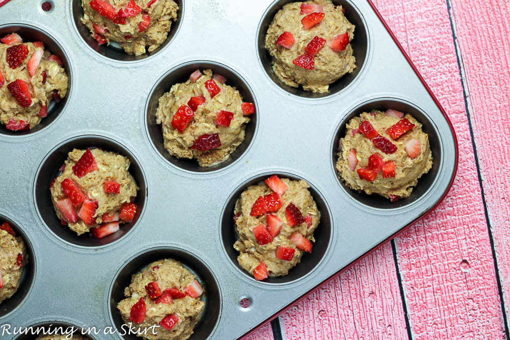 Healthy Whole Wheat Strawberry Muffins (has oatmeal and bannanas) - only a touch of coconut sugar and coconut oil / Running in a Skirt