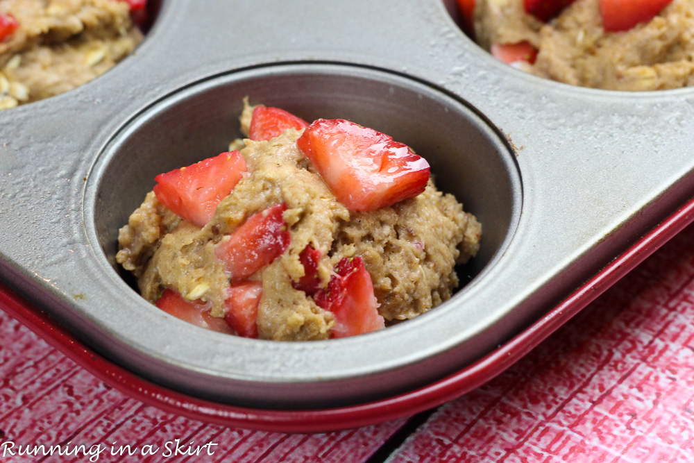 Healthy Whole Wheat Strawberry Muffins (has oatmeal and bannanas) - only a touch of coconut sugar and coconut oil / Running in a Skirt