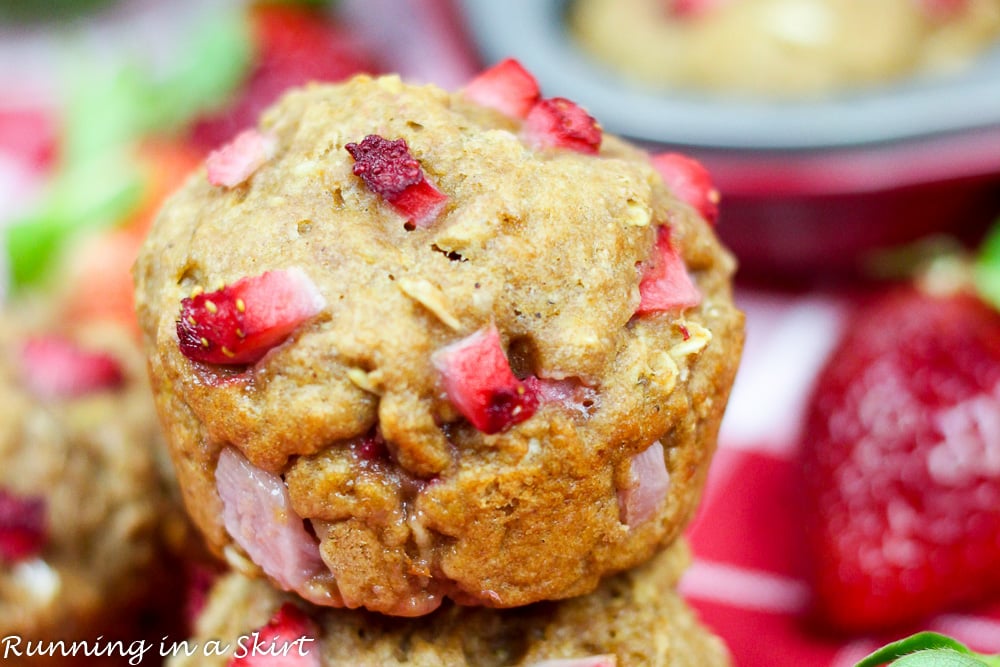 Healthy Whole Wheat Strawberry Muffins (has oatmeal and bannanas) - only a touch of coconut sugar and coconut oil / Running in a Skirt