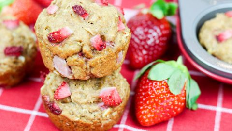 Healthy Whole Wheat Strawberry Muffins (has oatmeal and bannanas) - only a touch of coconut sugar and coconut oil / Running in a Skirt