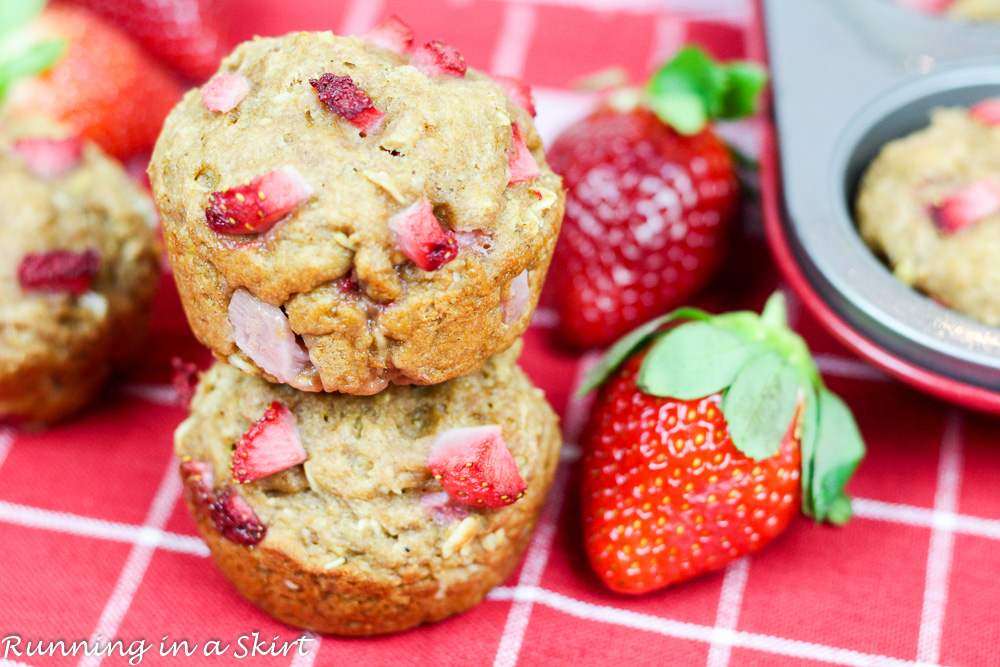 Healthy Whole Wheat Strawberry Muffins (has oatmeal and bannanas) - only a touch of coconut sugar and coconut oil / Running in a Skirt