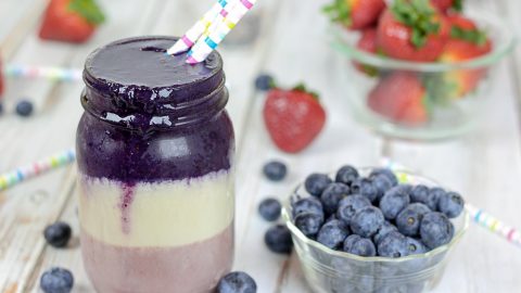 Berrylicious Layered Smoothie- fun healthy smoothie idea / Running in a Skirt