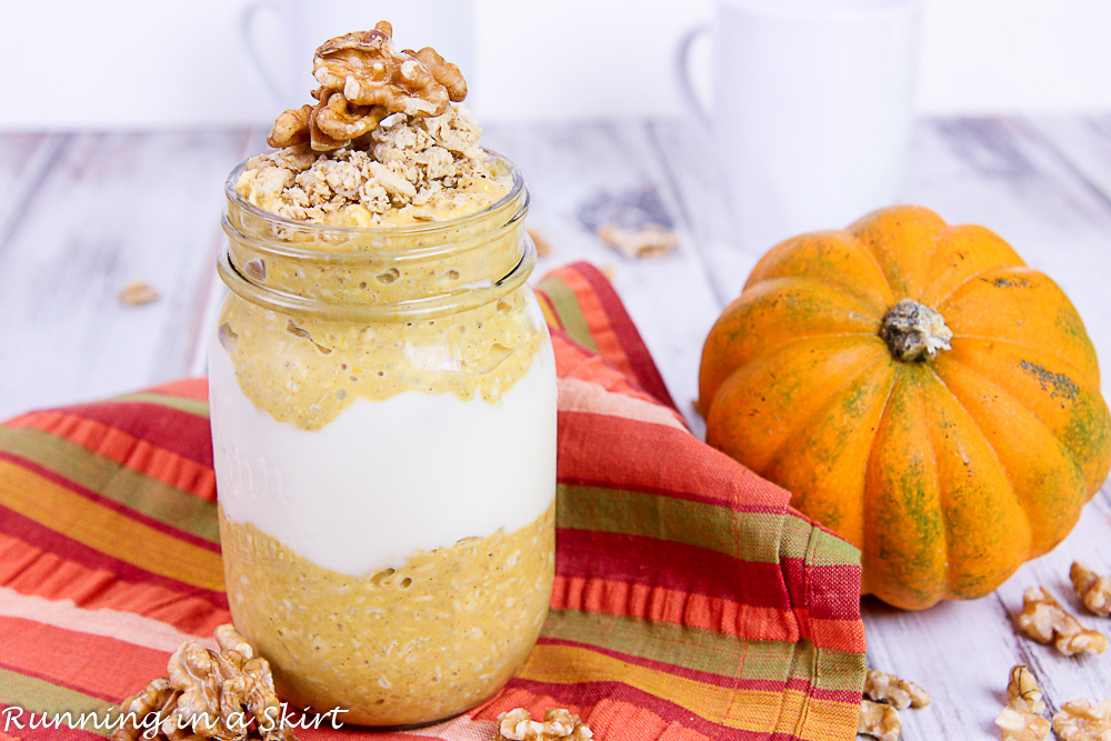 Pumpkin Pie Overnight Oats with an orange napkin.