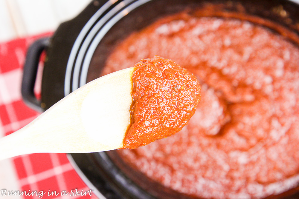 Easy Crock Pot Marinara Sauce recipe / Running in a Skirt