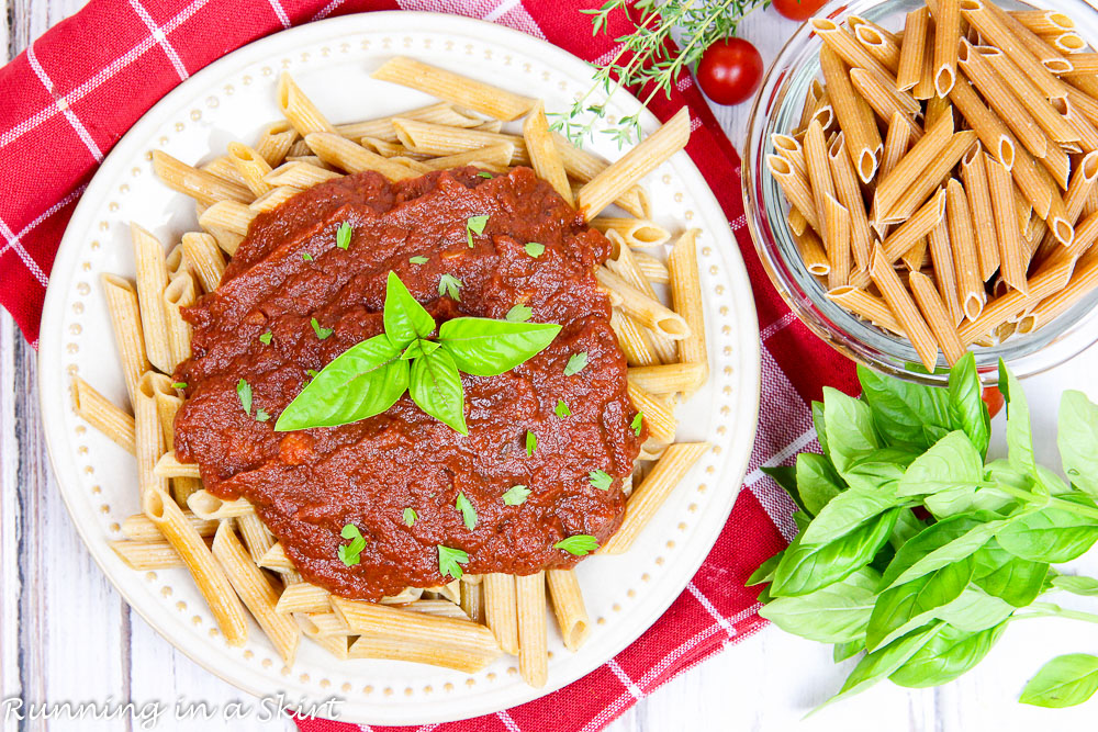 Easy Crock Pot Marinara Sauce recipe / Running in a Skirt