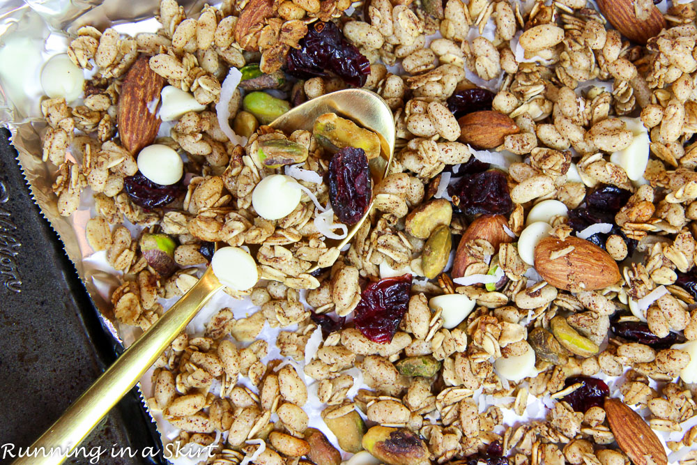 Healthy Crock Pot Christmas Granola recipe / Running in a Skirt