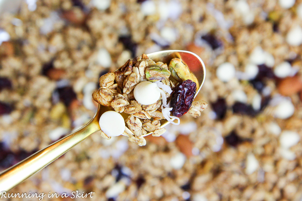 Healthy Crock Pot Christmas Granola recipe / Running in a Skirt