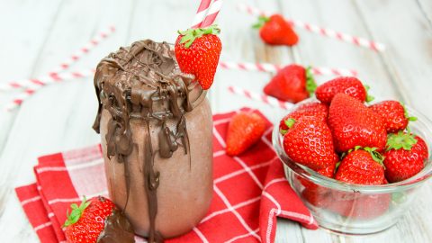 Chocolate Covered Strawberry Smoothie recipe / Running in a Skirt