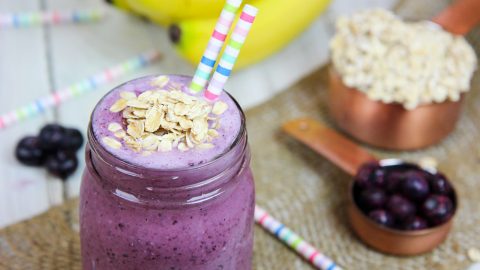 Healthy Blueberry Oatmeal Smoothie recipe / Running in a Skirt