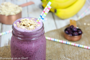 Healthy Blueberry Oatmeal Smoothie recipe / Running in a Skirt