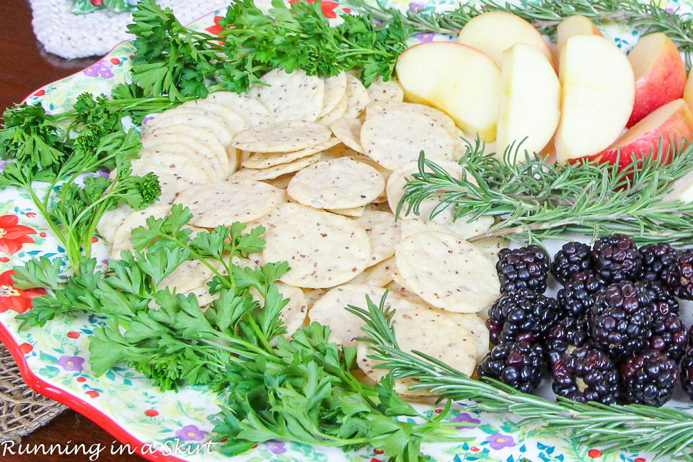 Last Minute 5 Minute Holiday Cheese Platter / Running in a Skirt