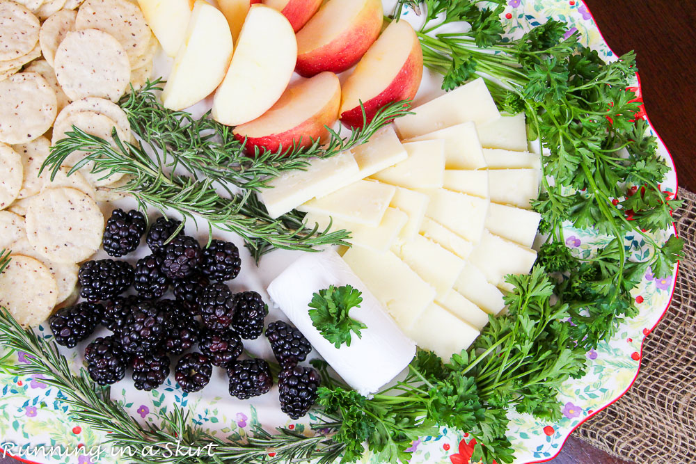 Last Minute 5 Minute Holiday Cheese Platter / Running in a Skirt