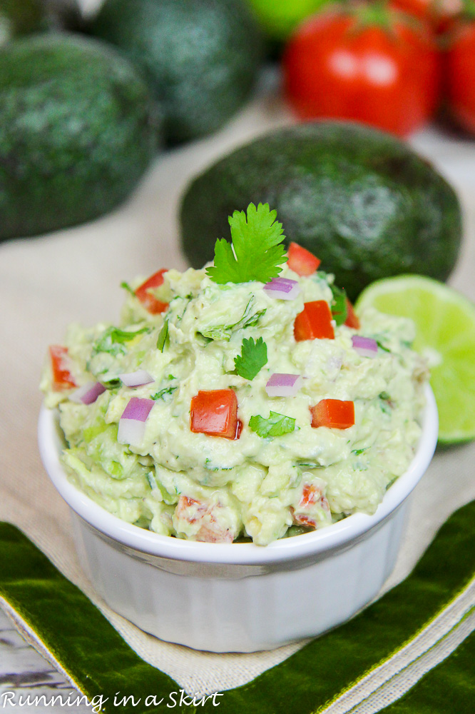 Healthy & Creamy Greek Yogurt Guacamole recipe / Running in a Skirt