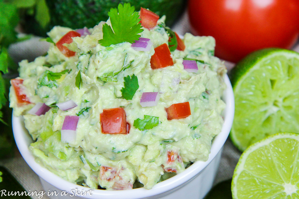 Healthy & Creamy Greek Yogurt Guacamole recipe / Running in a Skirt