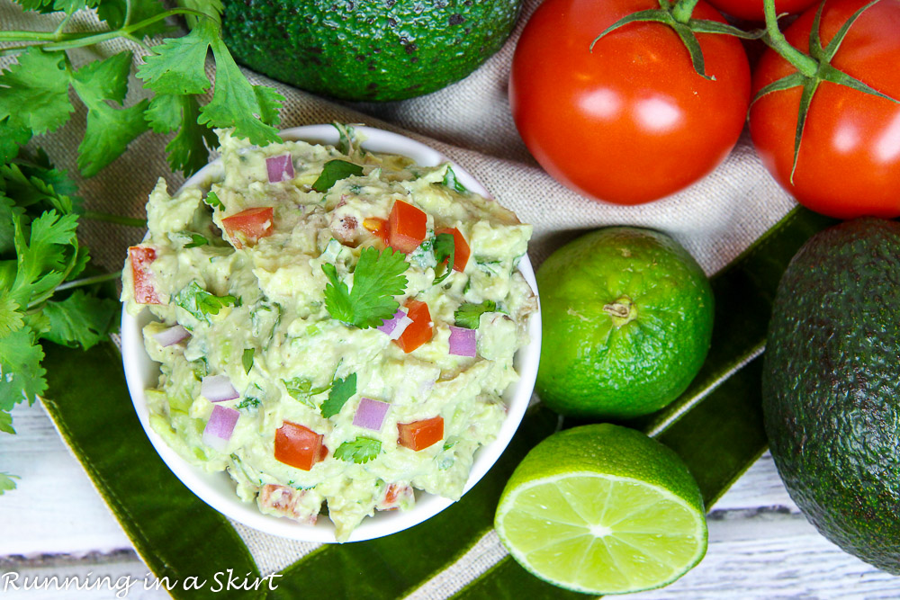 Healthy & Creamy Greek Yogurt Guacamole recipe / Running in a Skirt