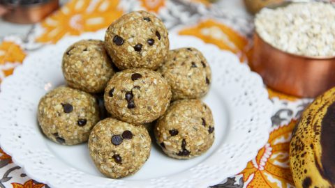 Healthy Clean Eating No Bake Banana Bread Bites recipe / Running in a Skirt