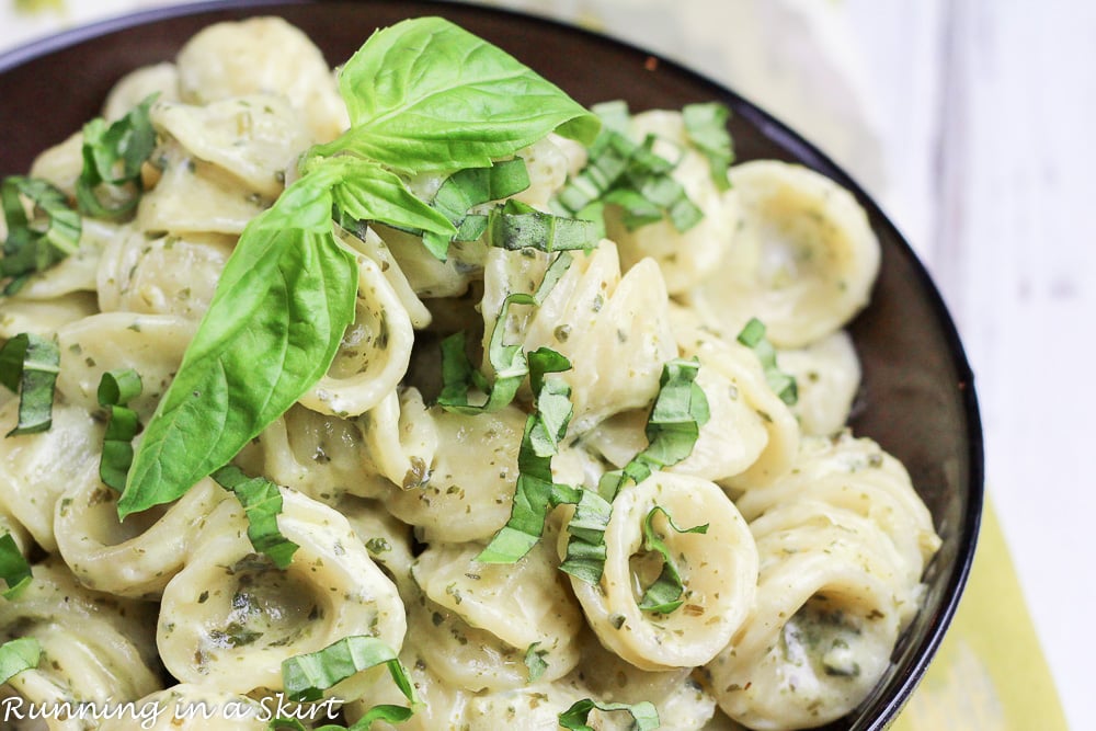 Healthy Pesto Pasta in a black bowl.