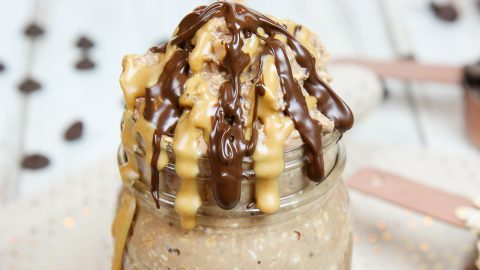 Healthy Peanut Butter Cup Overnight Oats recipe / Running in a Skirt