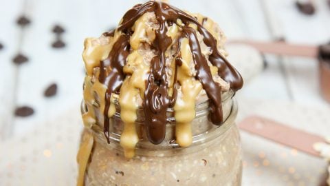 Healthy Peanut Butter Cup Overnight Oats recipe / Running in a Skirt