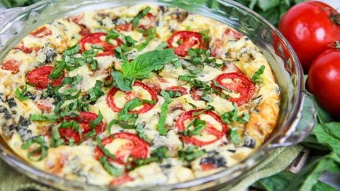 Easy Caprese Vegetarian Crustless Quiche recipe / Running in a Skirt