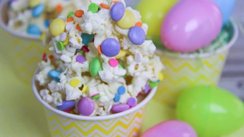 White Chocolate Easter Popcorn recipe / Running in a Skirt