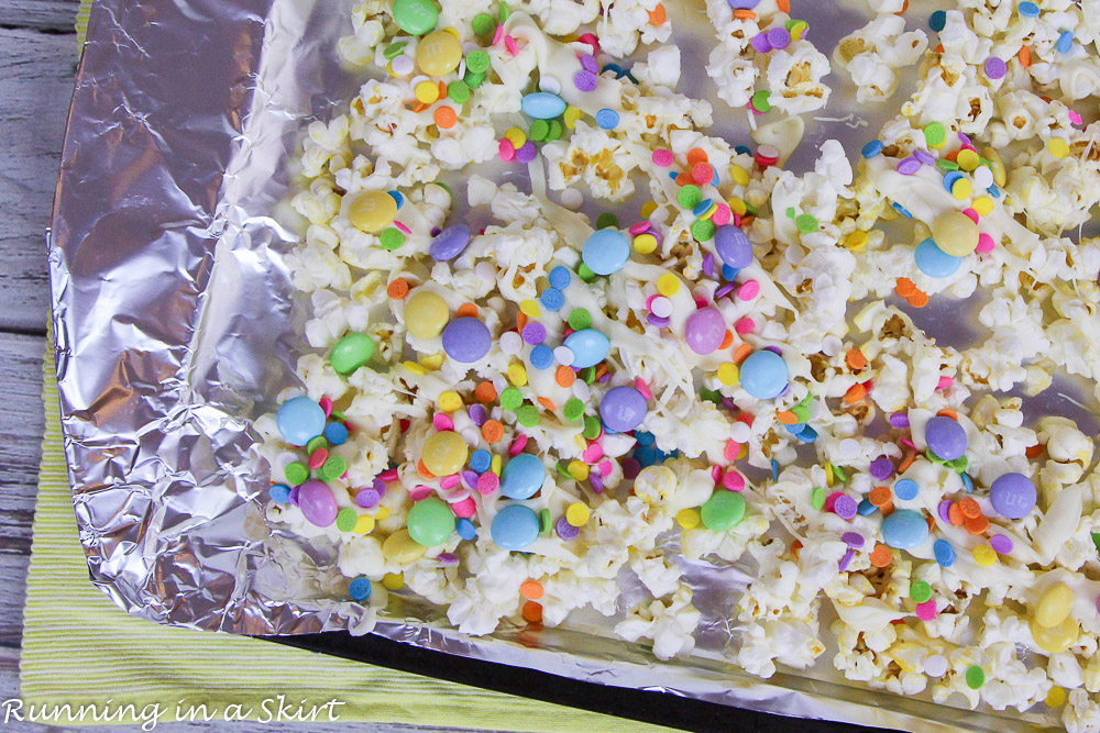 White Chocolate Easter Popcorn recipe / Running in a Skirt