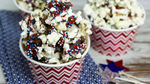 Healthy Patriotic Popcorn recipe for 4th of July, Labor Day or Memorial Day. / Running in a Skirt