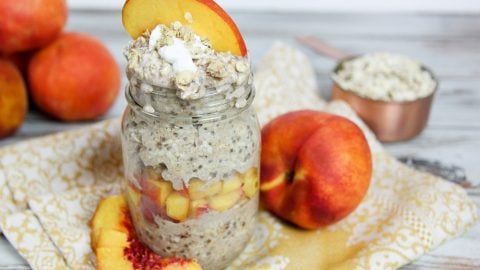 Healthy Peach Cobbler Overnight Oats recipe / Running in a Skirt