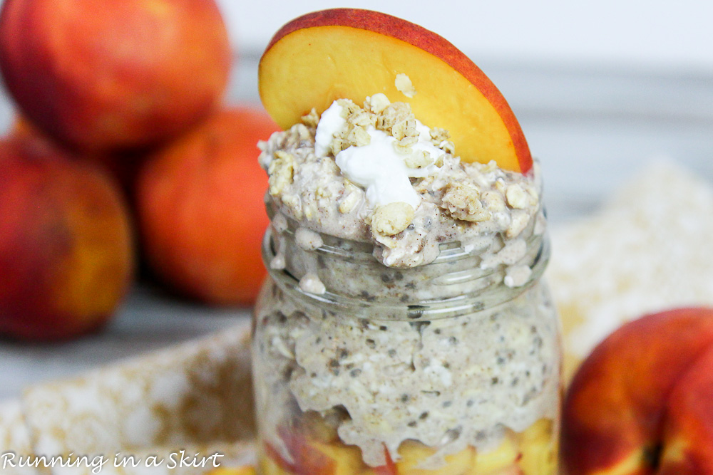 Healthy Peach Cobbler Overnight Oats in a mason jar with a peach on top.