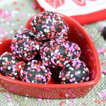 Date and Chocolate Valentine's Day Healthy Truffles recipe / Running in a Skirt