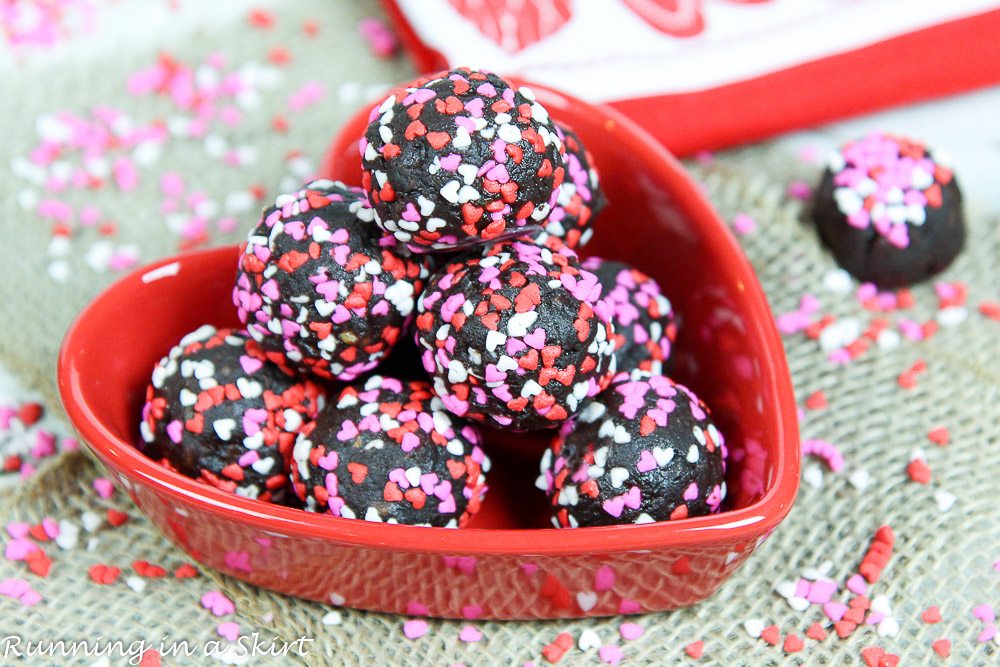 Date and Chocolate Valentine's Day Healthy Truffles recipe / Running in a Skirt