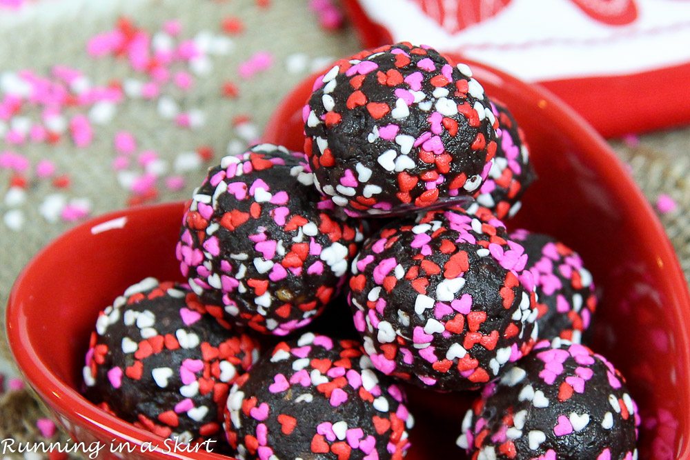 Date and Chocolate Valentine's Day Healthy Truffles recipe / Running in a Skirt