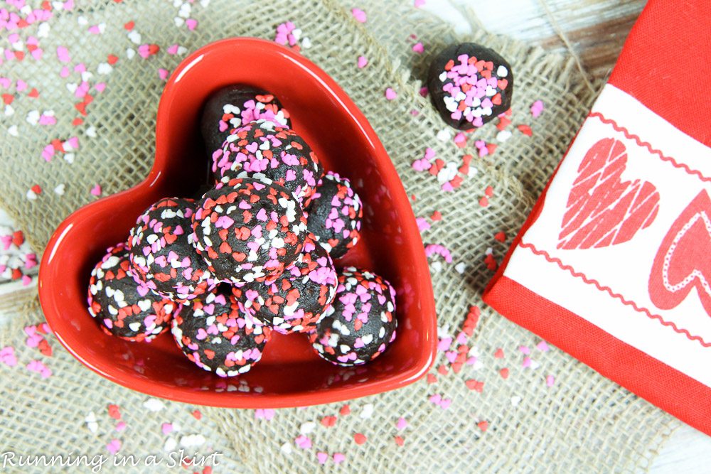 Date and Chocolate Valentine's Day Healthy Truffles recipe / Running in a Skirt