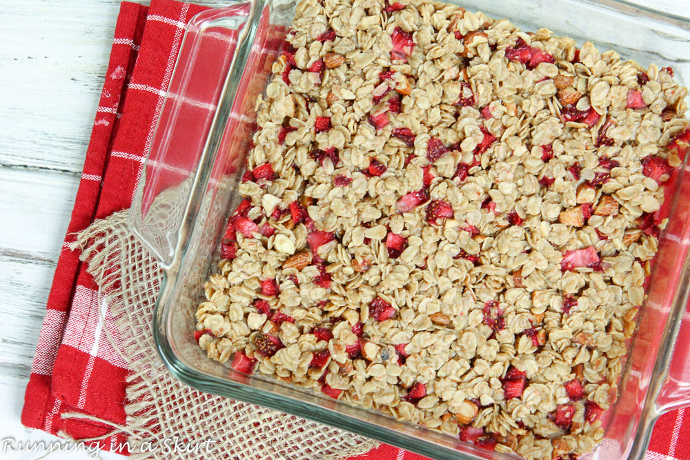 6 Ingredient Oatmeal Fresh Strawberry Bars