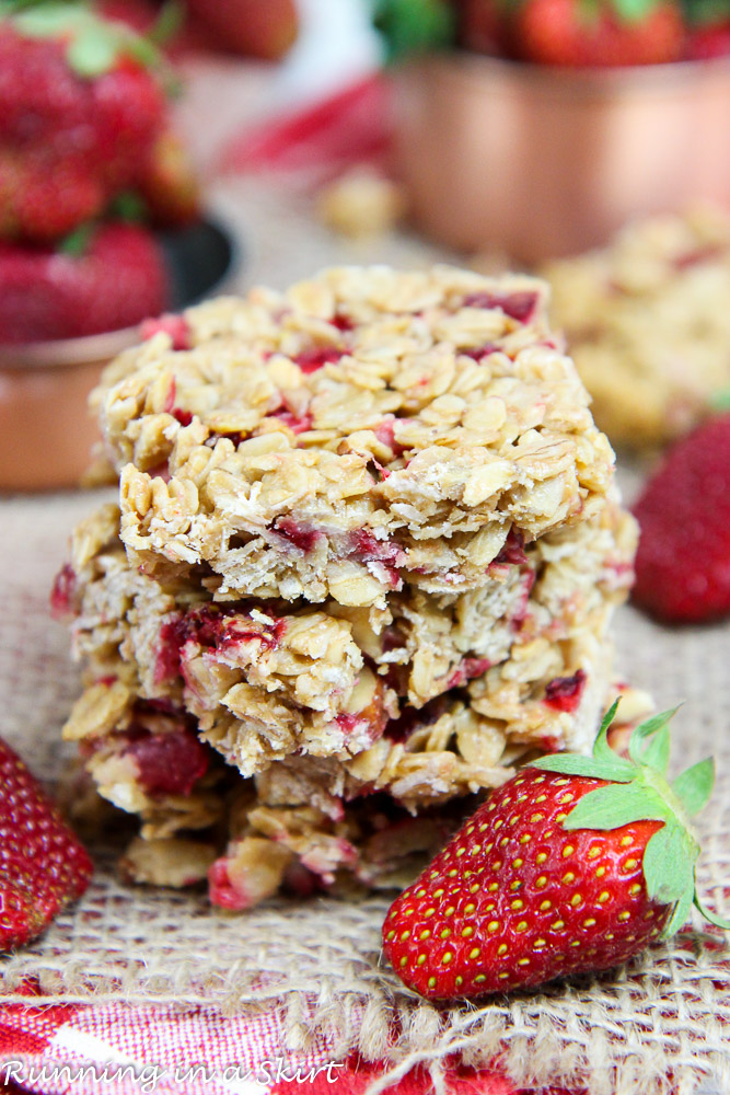 6 Ingredient Oatmeal Fresh Strawberry Bars