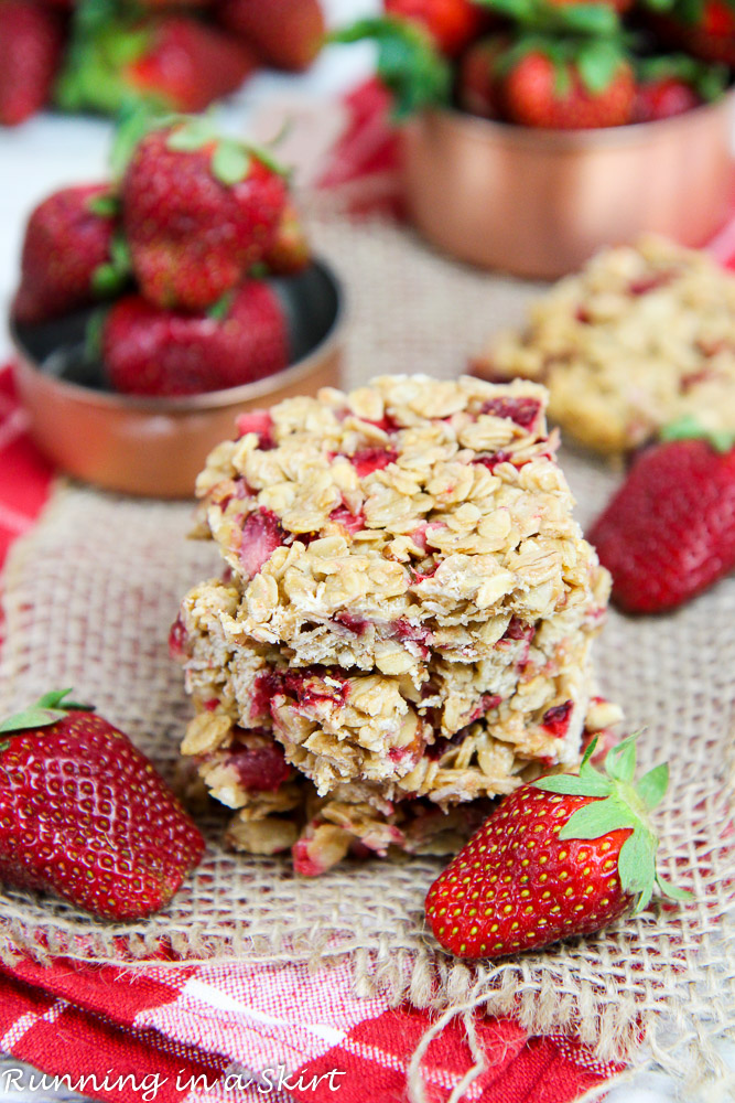 6 Ingredient Oatmeal Fresh Strawberry Bars