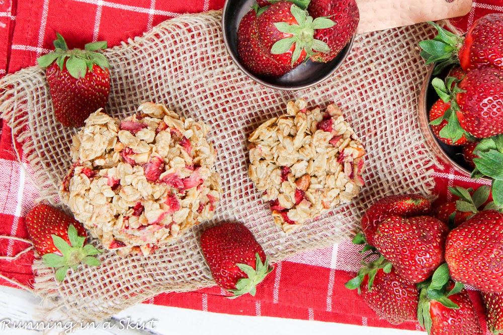 6 Ingredient Oatmeal Fresh Strawberry Bars