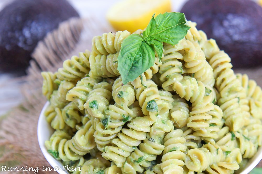 The Best Creamy Avocado Pasta recipe - only 6 Ingredients!