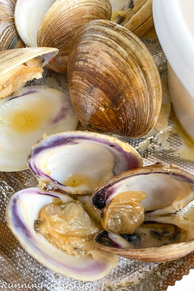 Best St. Simons Island Restaurants - Clams from Crabdaddy's